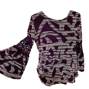 Alfani navy blue and white pattern top with beautiful bell sleeves size medium